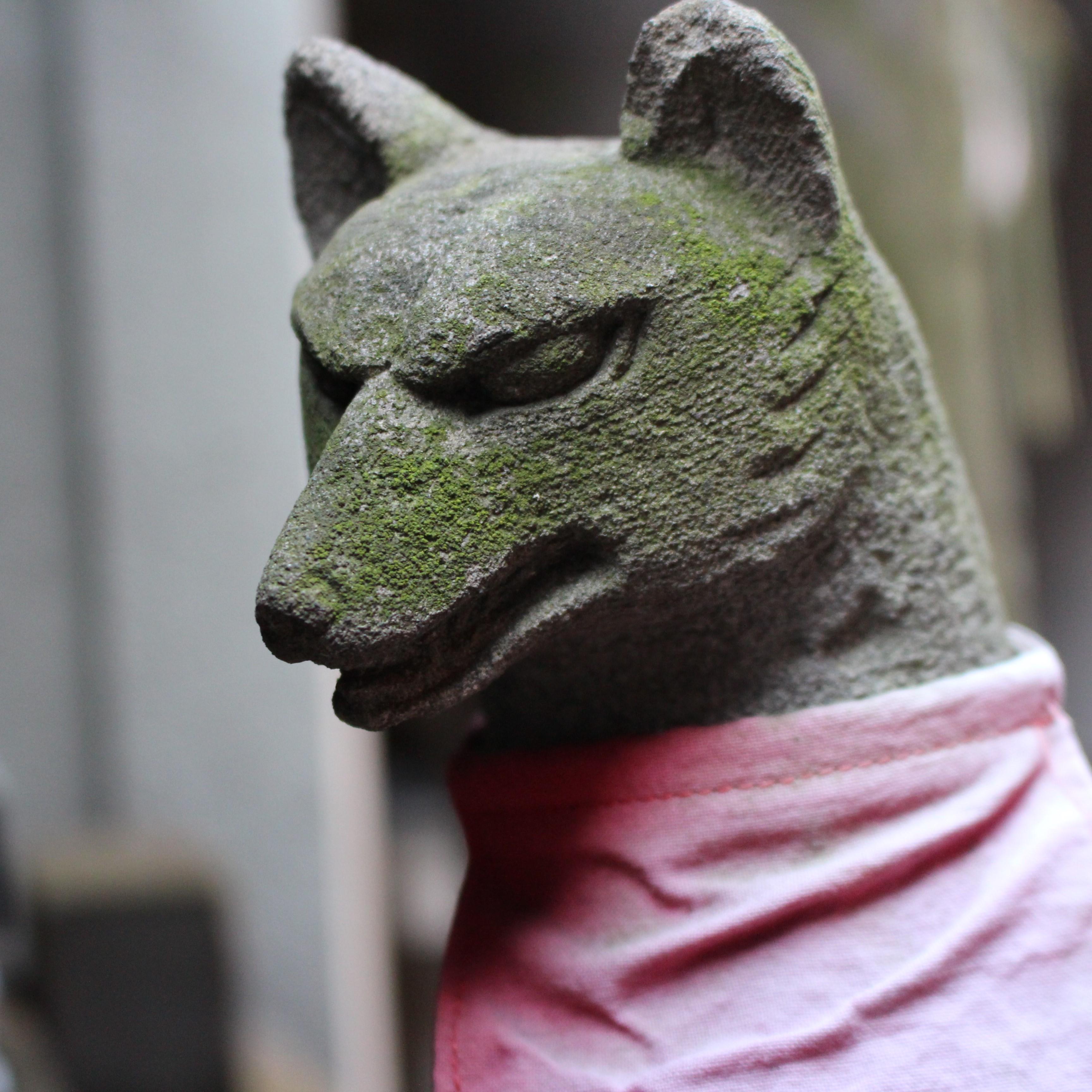 Why are there fox sculptures in Japanese shrines?